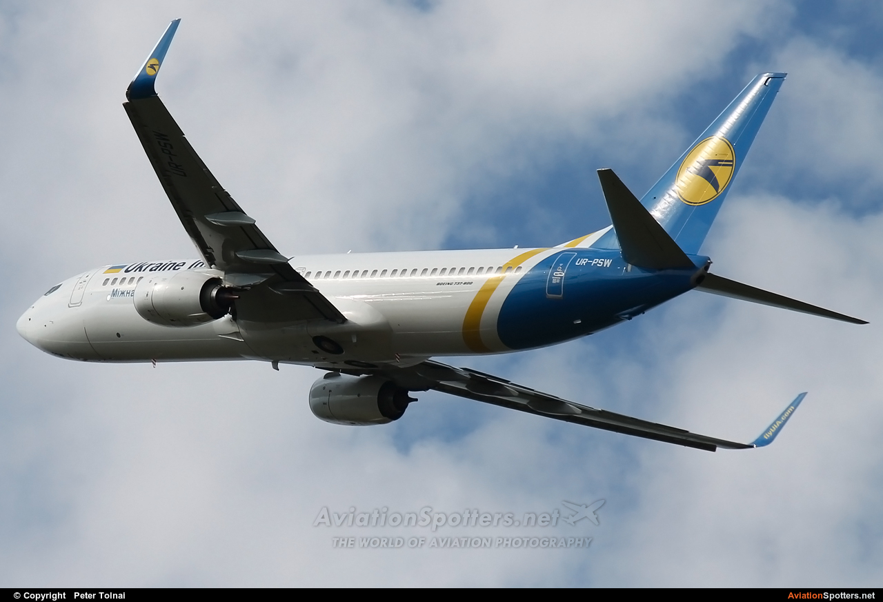 Ukraine International Airlines  -  737-800  (UR-PSW) By Peter Tolnai (ptolnai)
