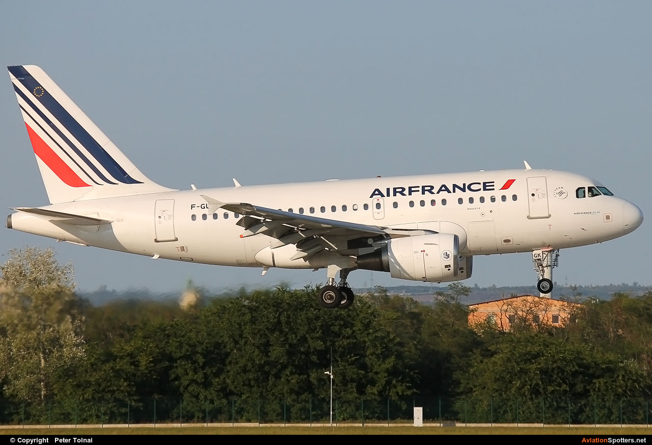 Air France  -  A318  (F-GUGK) By Peter Tolnai (ptolnai)
