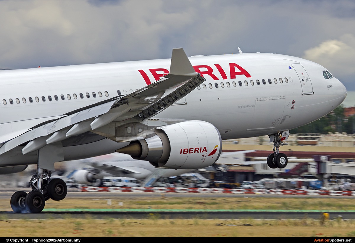 Iberia  -  A330-300  (EC-LZX) By Typhoon2002-AirComunity (AirComunity)