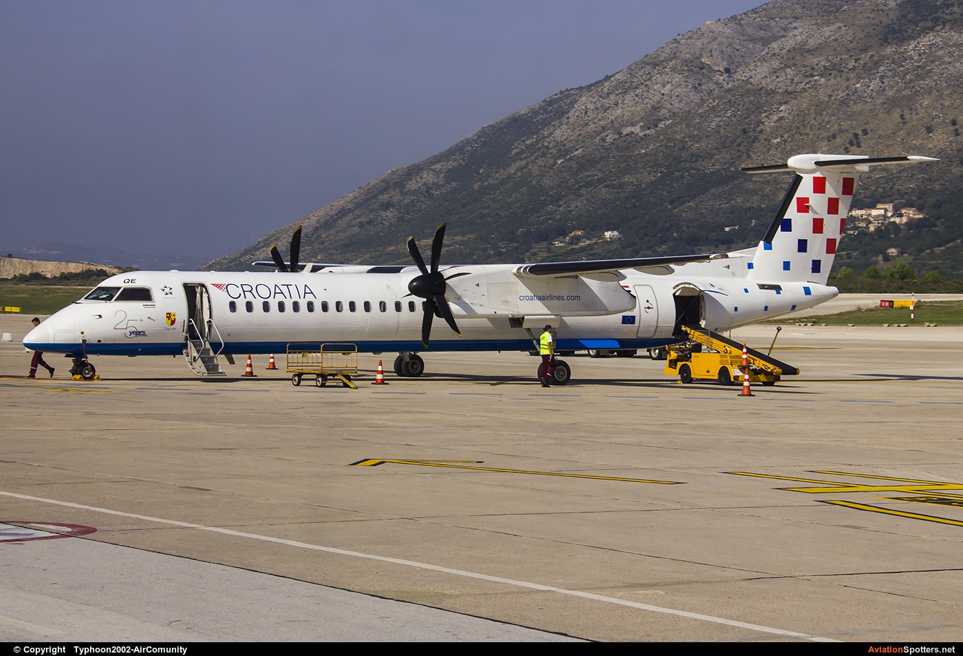 Croatia Airlines  -  DHC-8-402Q Dash 8  (9A-CQE ) By Typhoon2002-AirComunity (AirComunity)