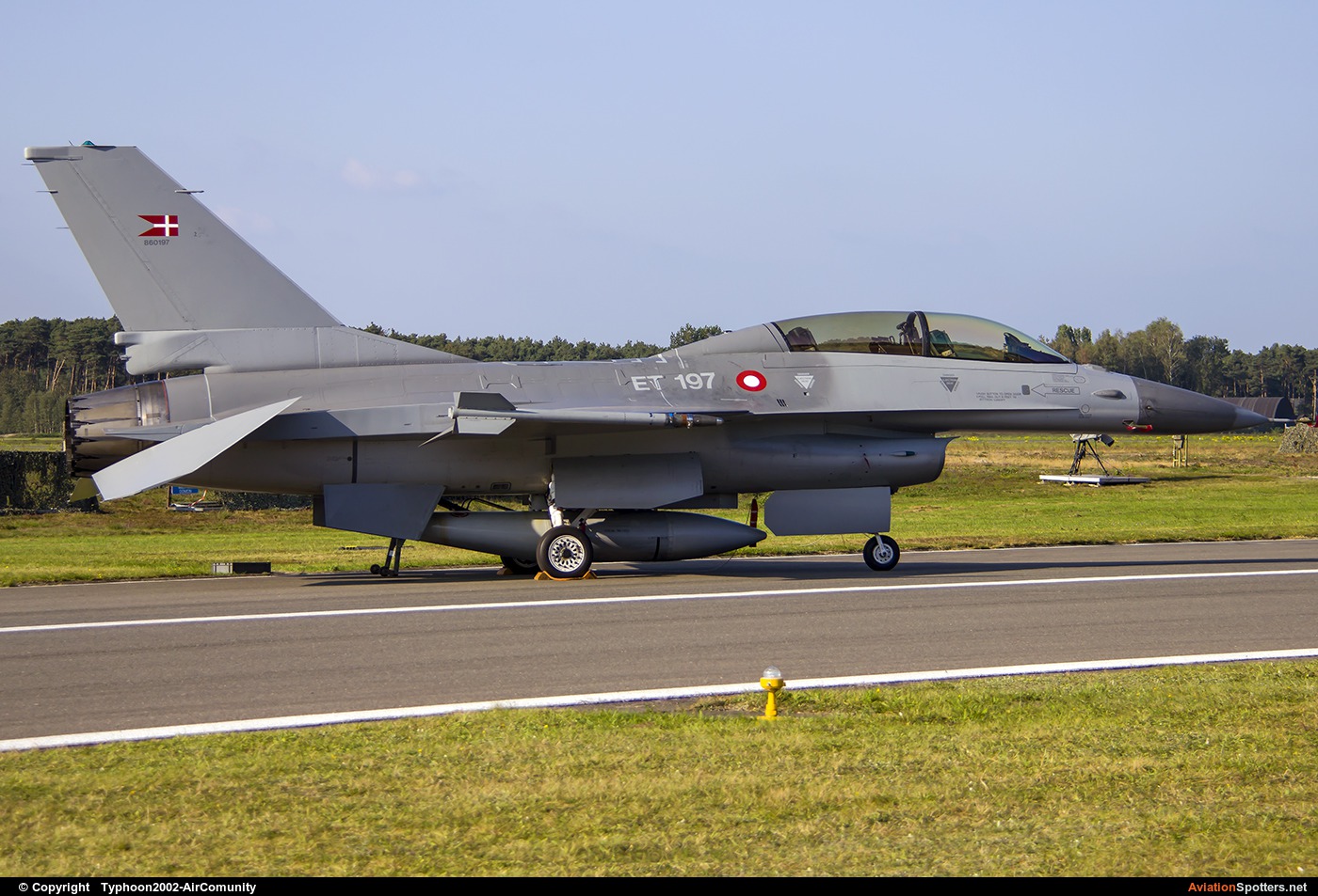 Denmark - Air Force  -  F-16B Fighting Falcon  (ET-197) By Typhoon2002-AirComunity (AirComunity)