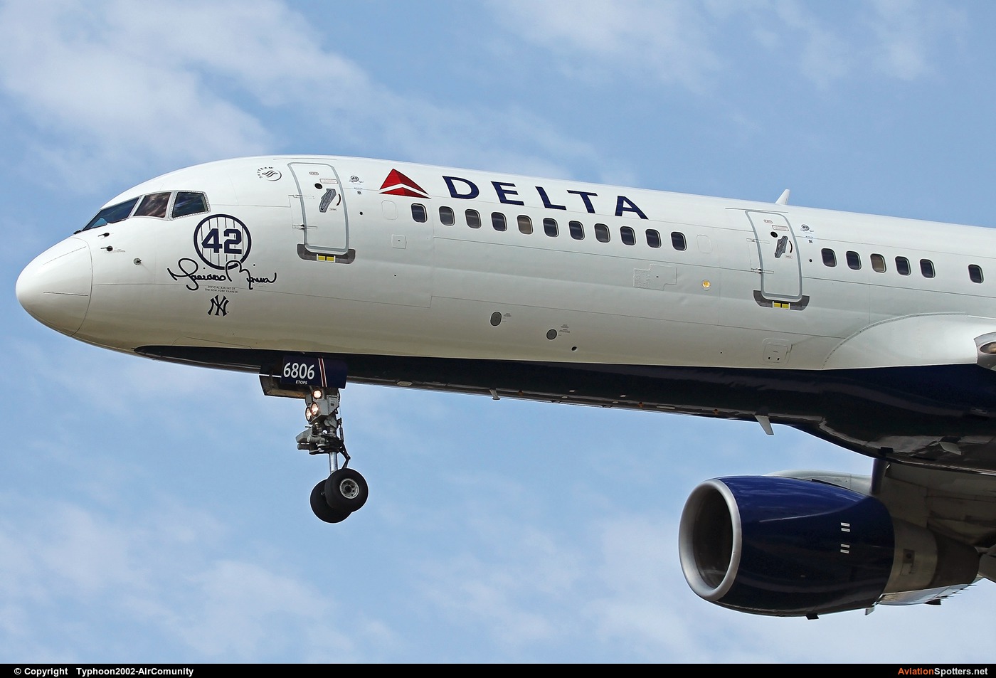 Delta Air Lines  -  757-200  (N709TW) By Typhoon2002-AirComunity (AirComunity)