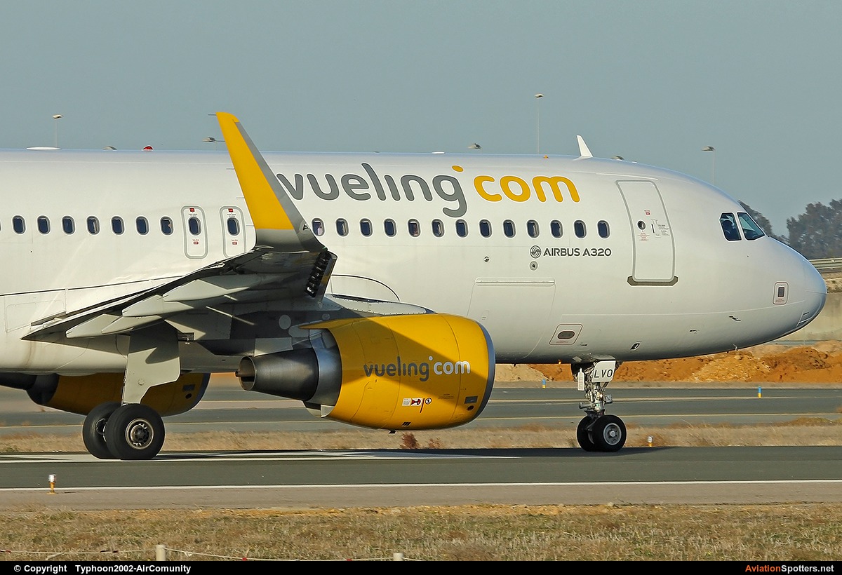 Vueling Airlines  -  A320  (EC-LVO) By Typhoon2002-AirComunity (AirComunity)