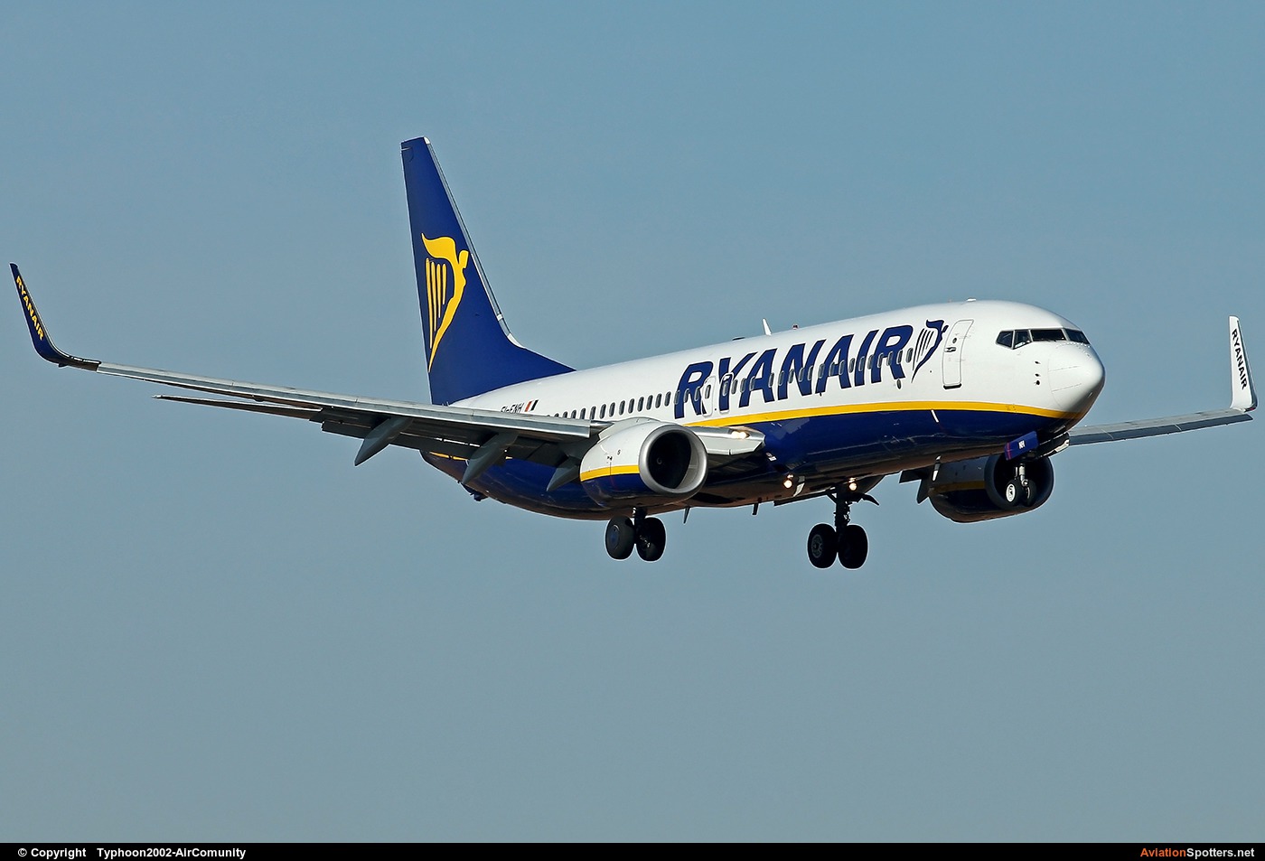 Ryanair  -  737-800  (EI-ENH) By Typhoon2002-AirComunity (AirComunity)