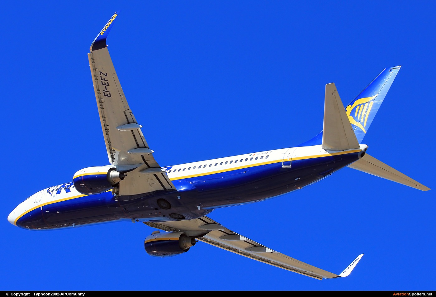 Ryanair  -  737-800  (EI-EFZ) By Typhoon2002-AirComunity (AirComunity)