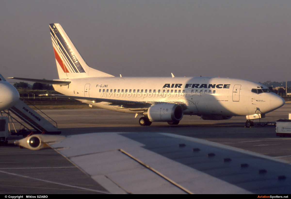 Air France  -  737-500  (F-GJNI) By Miklos SZABO (mehesz)