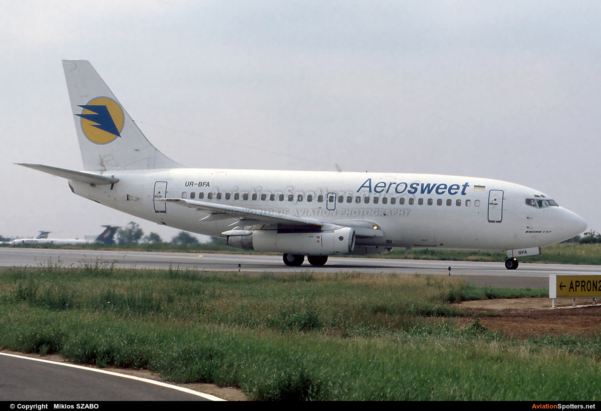 Aerosvit - Ukrainian Airlines  -  737-200  (UR-BFA) By Miklos SZABO (mehesz)