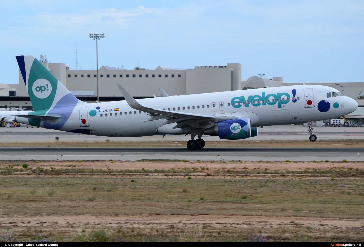 Evelop Airlines  -  A320-214  (EC-LZD) By Xisco Bestard Gómez. (xiscobestard)