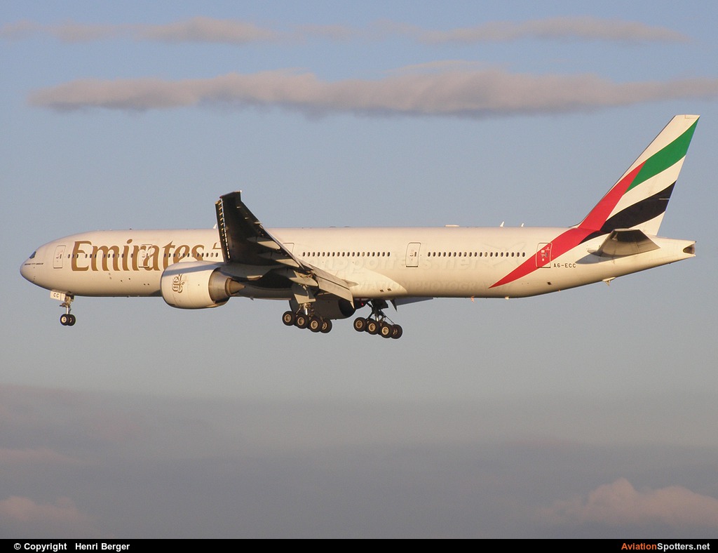 Emirates Airlines  -  777-300ER  (A6-ECC) By Henri Berger (HenriB)