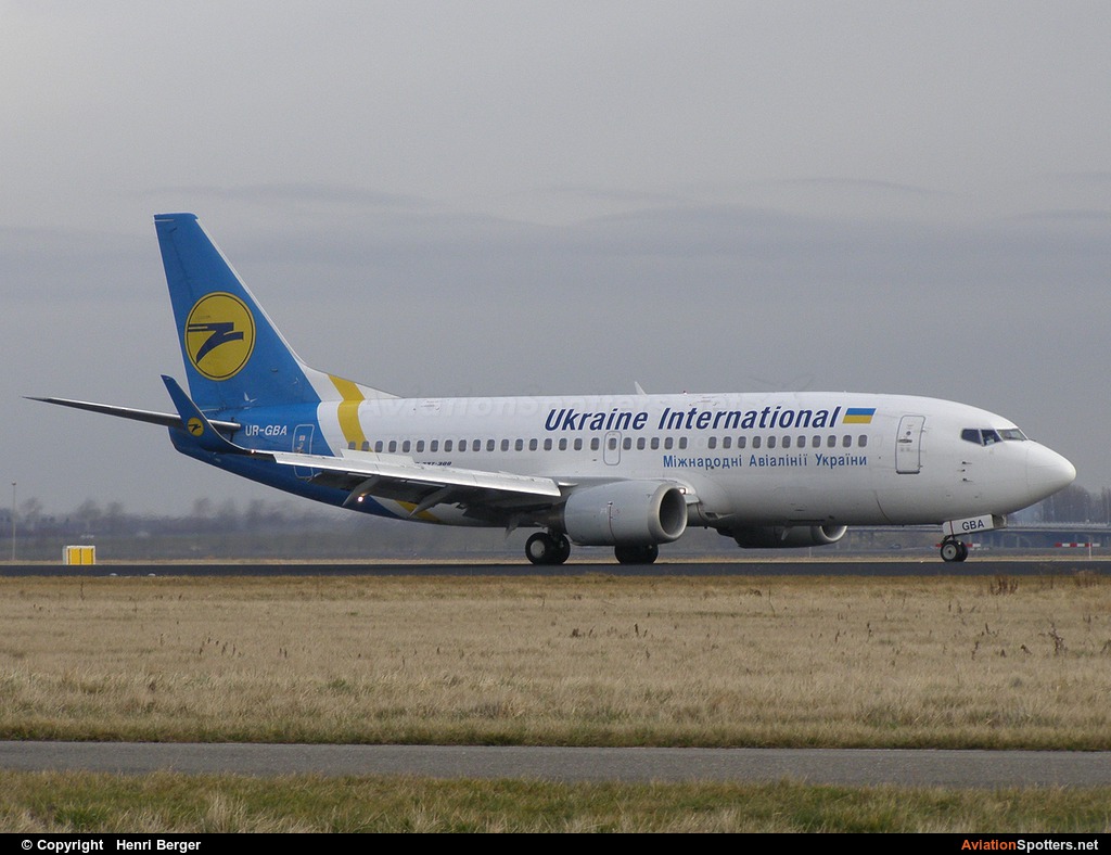 Ukraine International Airlines  -  737-300  (UR-GBA) By Henri Berger (HenriB)