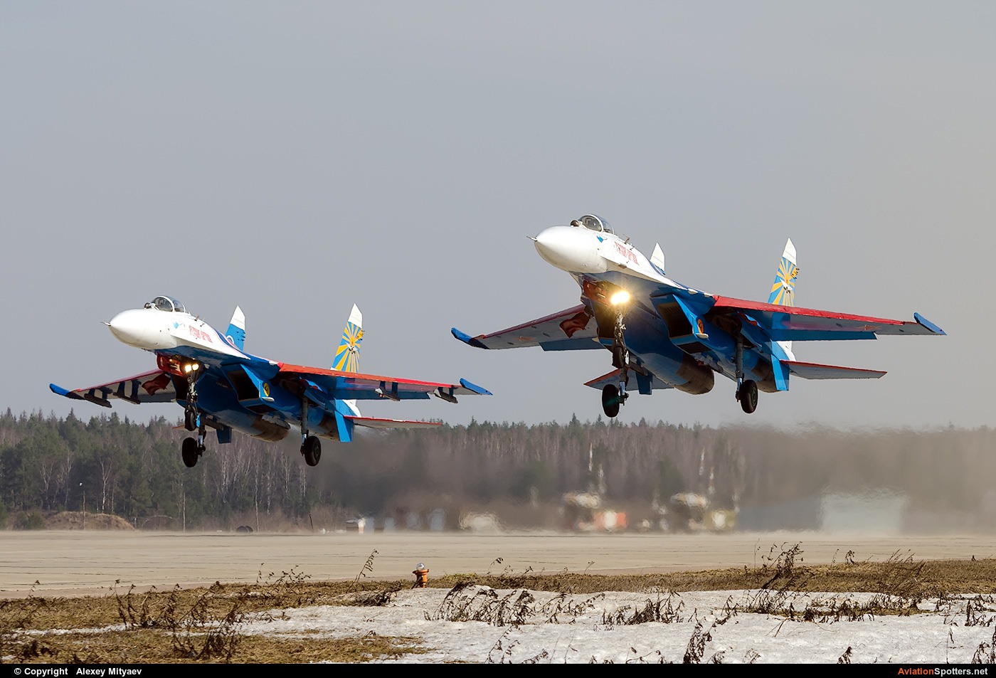 Russia - Air Force : Russian Knights  -  Su-27  (08 BLUE) By Alexey Mityaev (Alexey Mityaev)