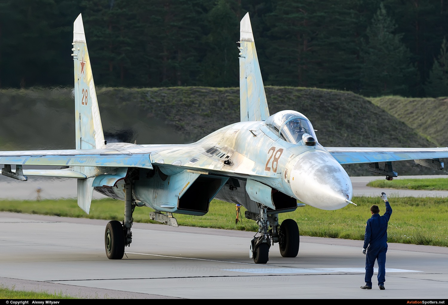 Russia - Air Force  -  Su-27P  (28 RED) By Alexey Mityaev (Alexey Mityaev)