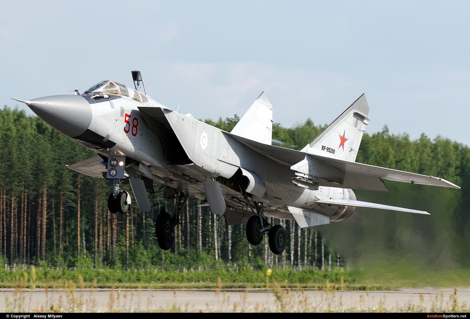 Russia - Air Force  -  MiG-31  (RF-95200) By Alexey Mityaev (Alexey Mityaev)