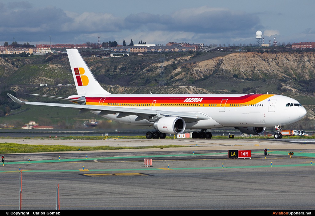 Iberia  -  A330-300  (EC-LUK) By Carlos Gomez (Echocharlie)