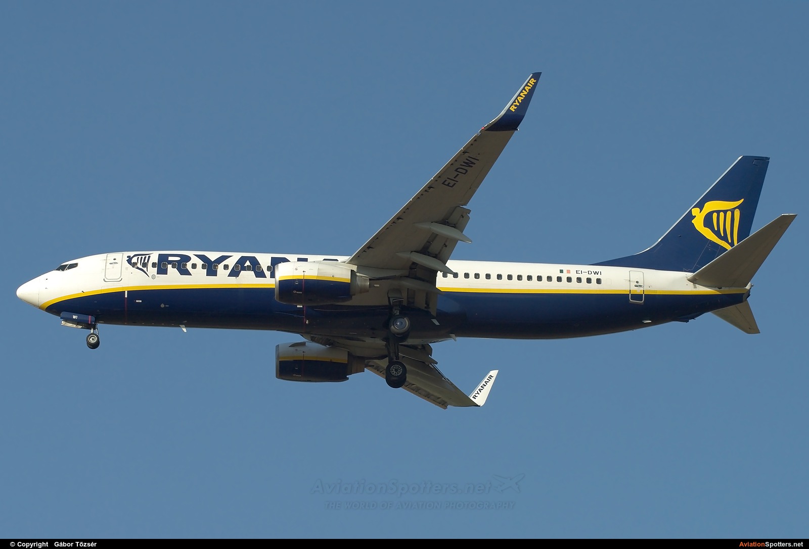 Ryanair  -  737-800  (EI-DWI) By Gábor Tőzsér (tizsi85)