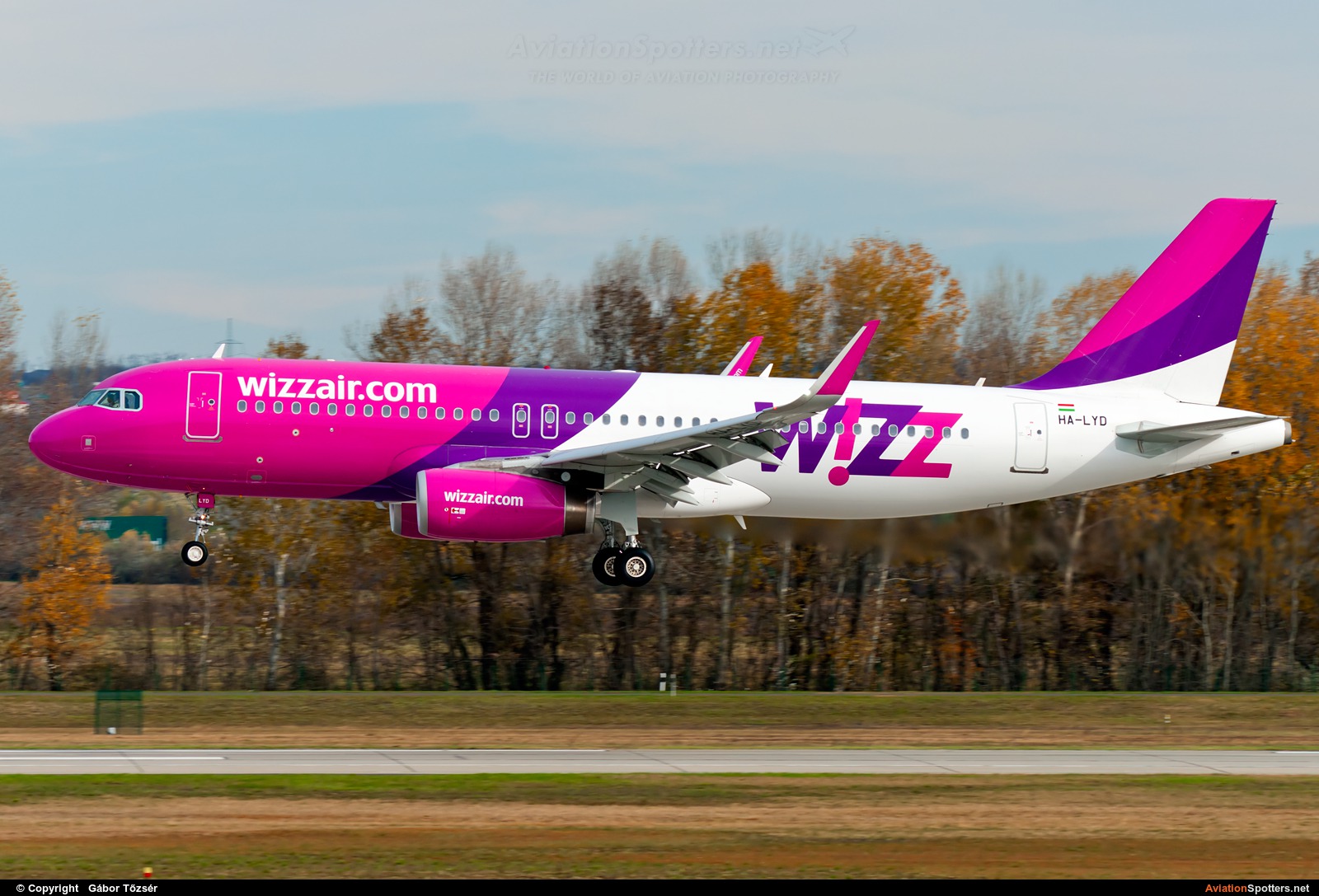 Wizz Air  -  A320-232  (HA-LYD) By Gábor Tőzsér (tizsi85)