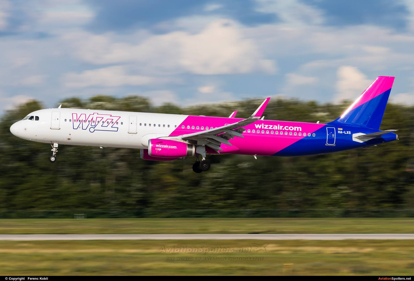 Wizz Air  -  A321-231  (HA-LXS) By Ferenc Kobli (kisocsike)