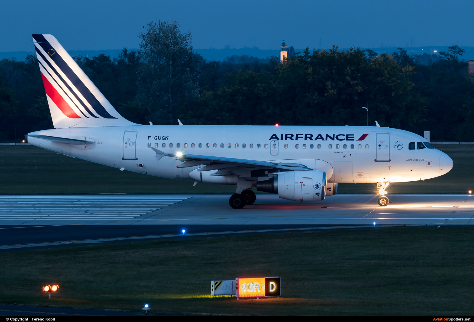 Air France  -  A318  (F-GUGK) By Ferenc Kobli (kisocsike)
