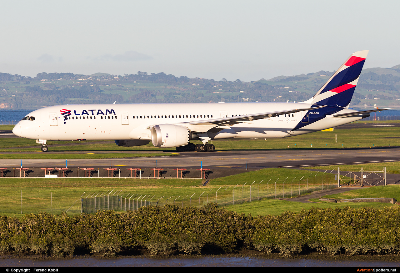 LATAM Airlines Chile  -  787-9 Dreamliner  (CC-BGG) By Ferenc Kobli (kisocsike)