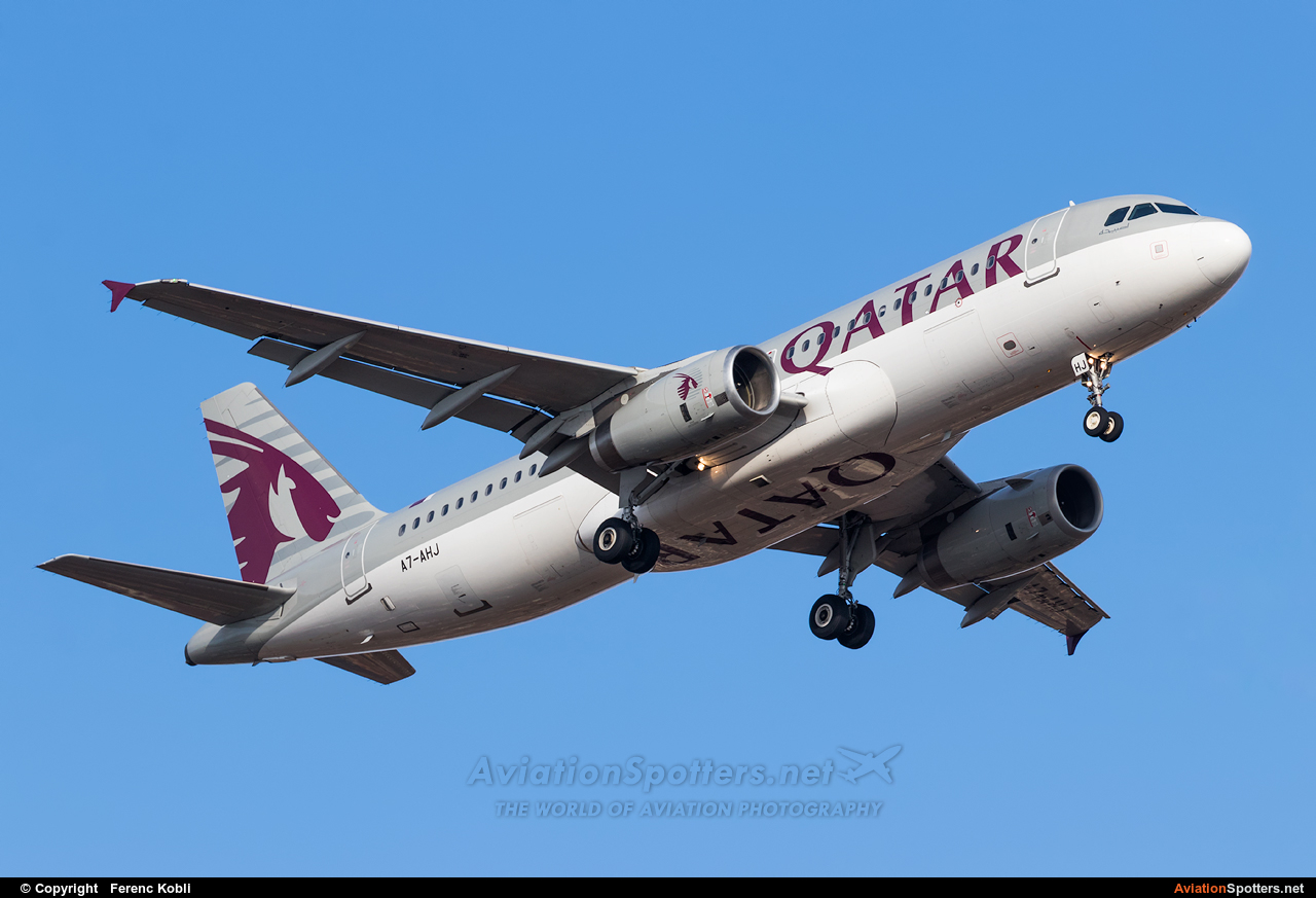 Qatar Airways  -  A320  (A7-AHJ) By Ferenc Kobli (kisocsike)