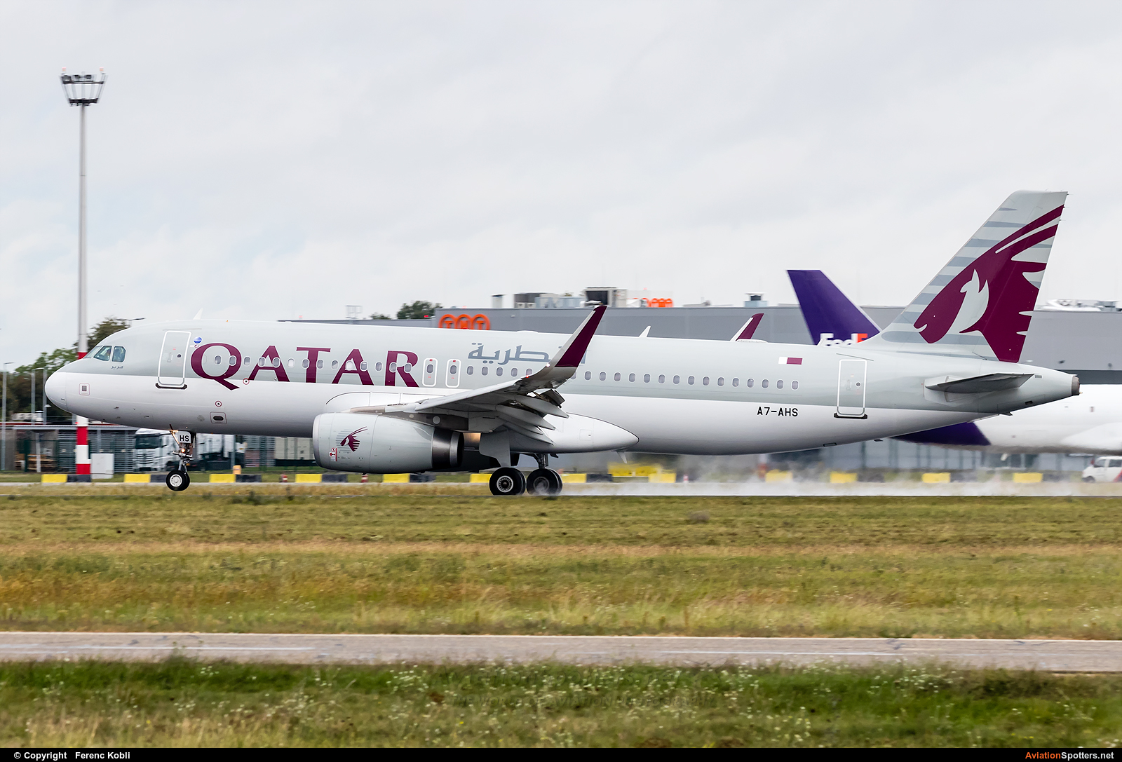 Qatar Airways  -  A320-231  (A7-AHS) By Ferenc Kobli (kisocsike)