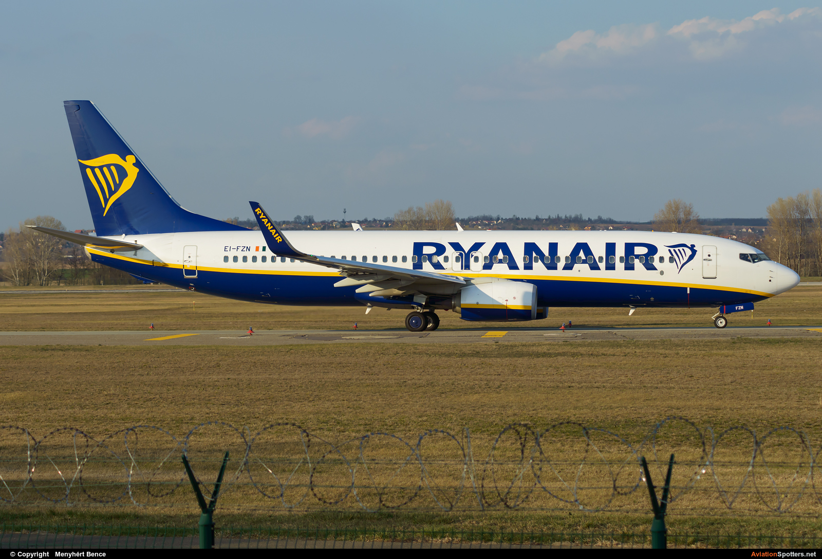Ryanair  -  737-8AS  (EI-FZN) By Menyhért Bence (hadesdras91)