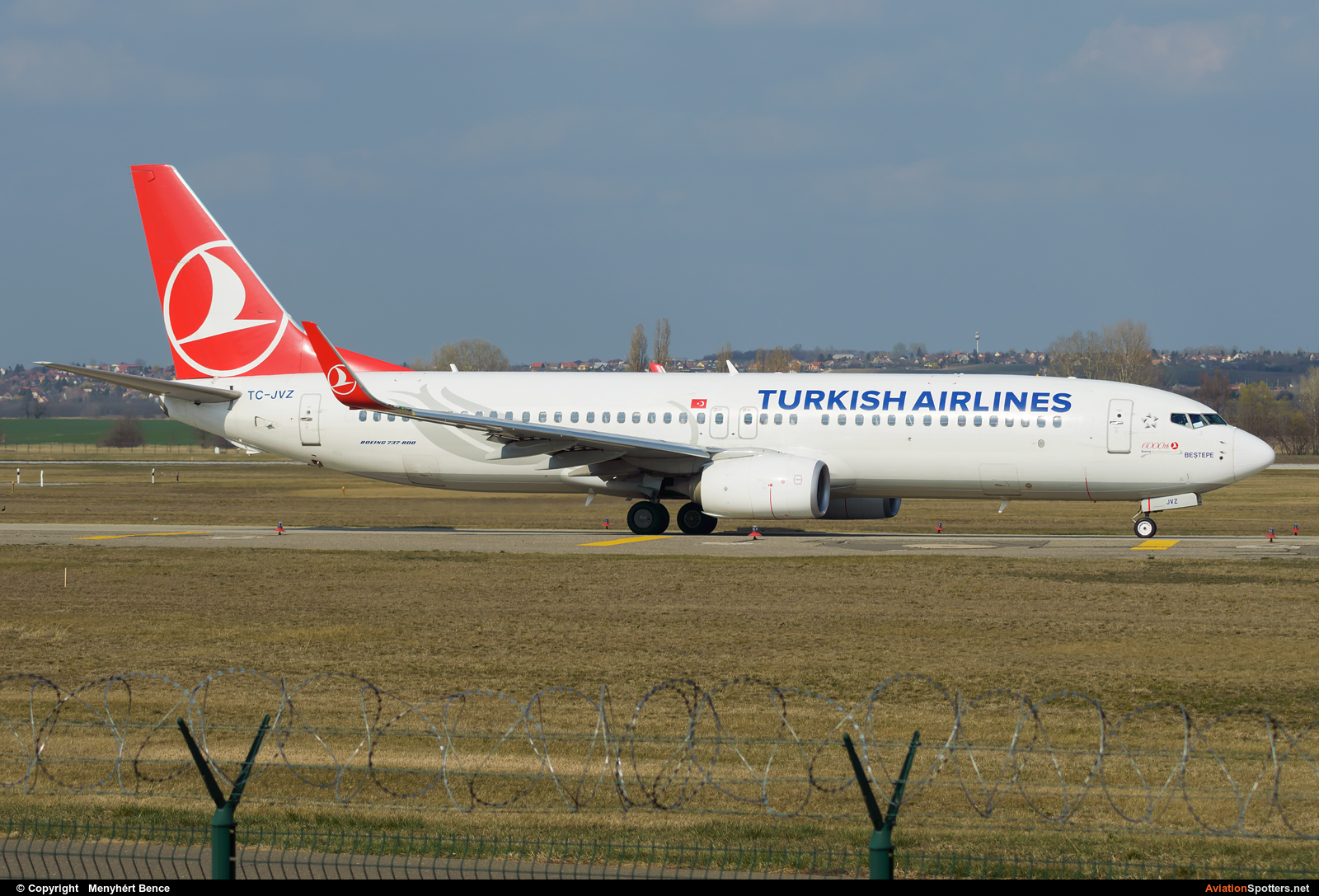 Turkish Airlines  -  737-800  (TC-JVZ) By Menyhért Bence (hadesdras91)