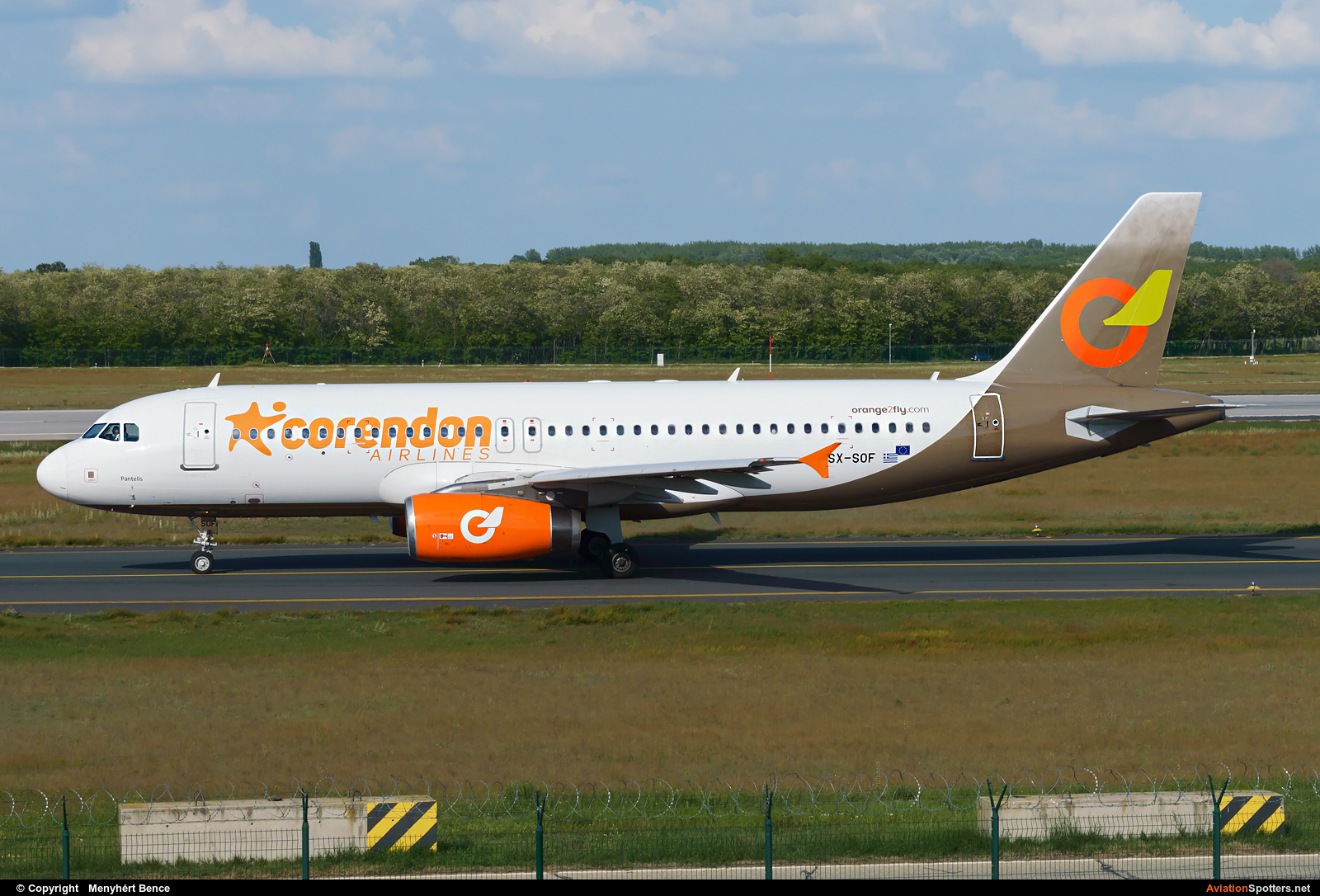 Corendon Airlines  -  A320-232  (SX-SOF) By Menyhért Bence (hadesdras91)