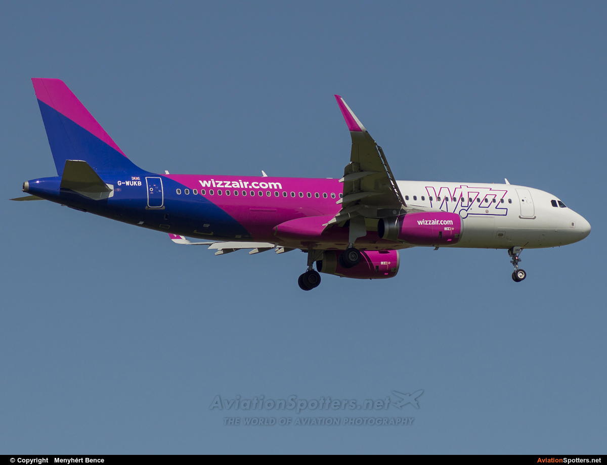 Wizz Air  -  A320-232  (G-WUKB) By Menyhért Bence (hadesdras91)