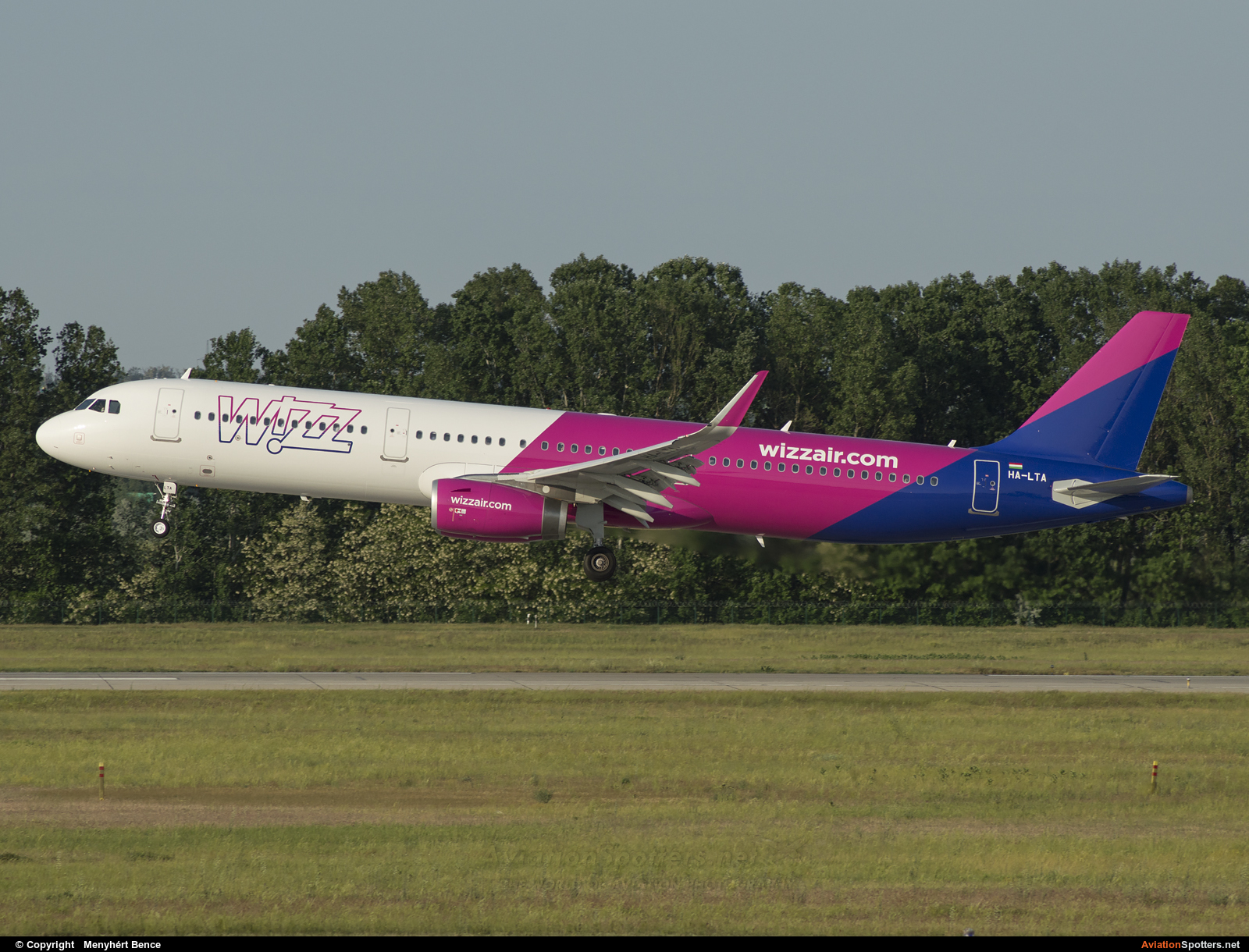 Wizz Air  -  A320-231  (HA-LTA) By Menyhért Bence (hadesdras91)