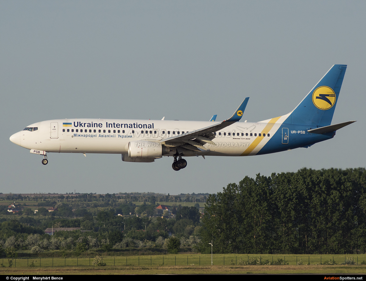 Ukraine International Airlines  -  737-800  (UR-PSB) By Menyhért Bence (hadesdras91)