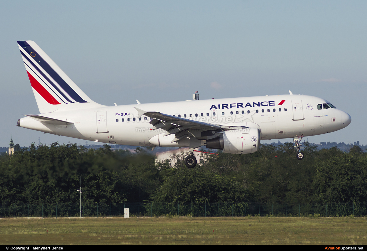 Air France  -  A318  (F-GUGL) By Menyhért Bence (hadesdras91)