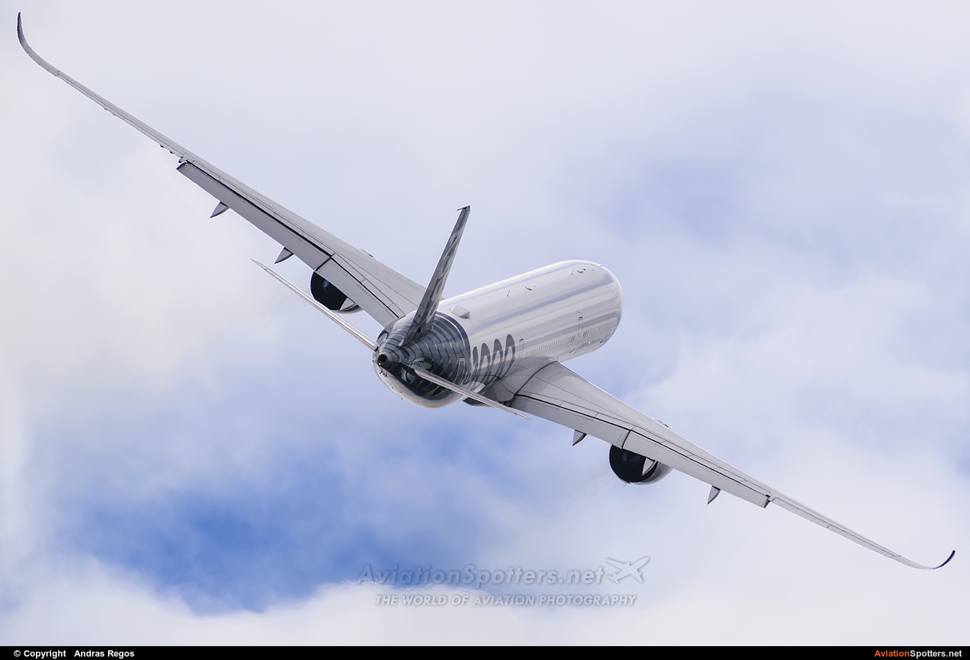 Airbus Industrie  -  A350-900  (F-WLXV) By Andras Regos (regos)