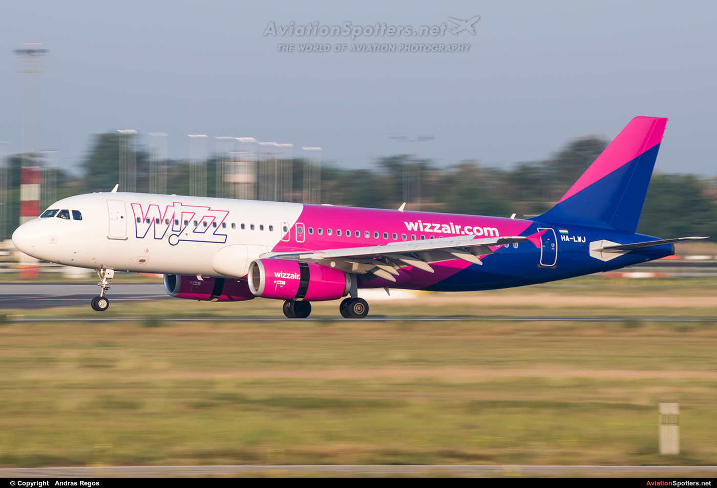 Wizz Air  -  A320-232  (HA-LWJ) By Andras Regos (regos)