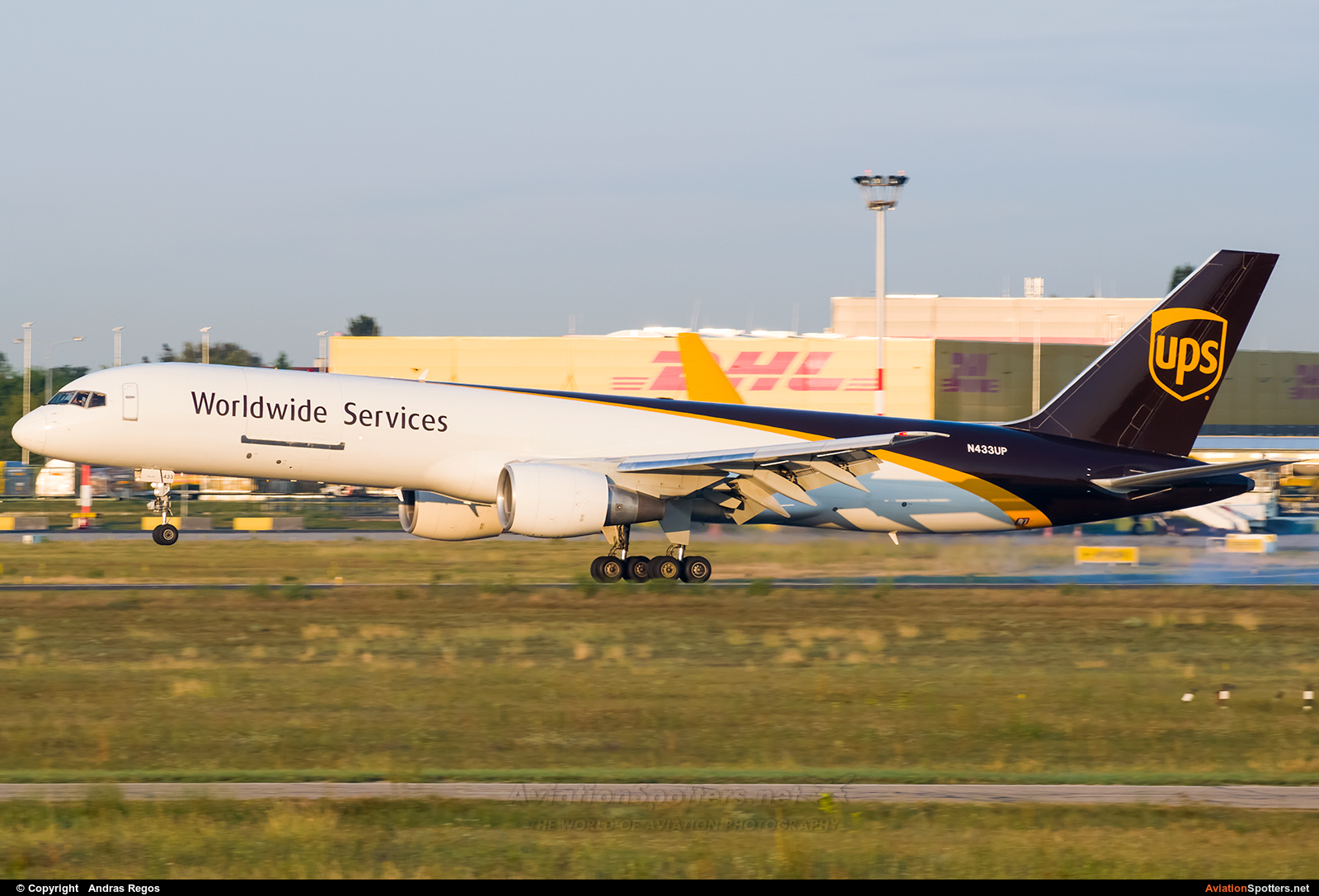 UPS - United Parcel Service  -  757-200F  (N433UP) By Andras Regos (regos)