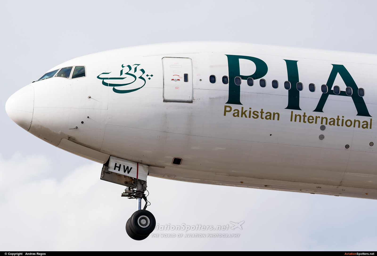 PIA - Pakistan International Airlines  -  777-300ER  (AP-BHW) By Andras Regos (regos)