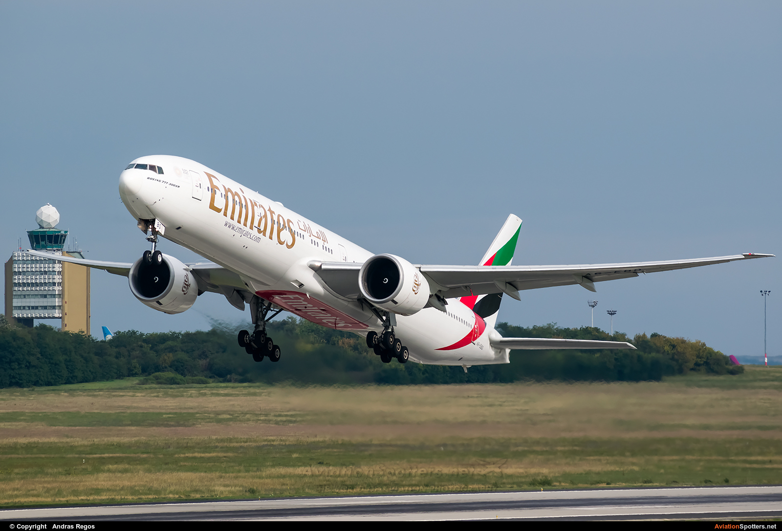 Emirates Airlines  -  777-300ER  (A6-EBO) By Andras Regos (regos)