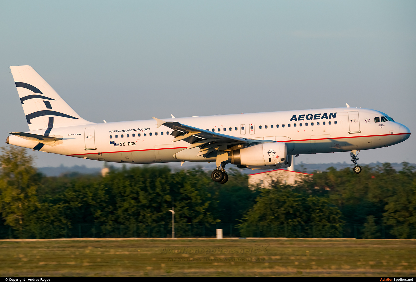Aegean Airlines  -  A320-231  (SX-DGE) By Andras Regos (regos)