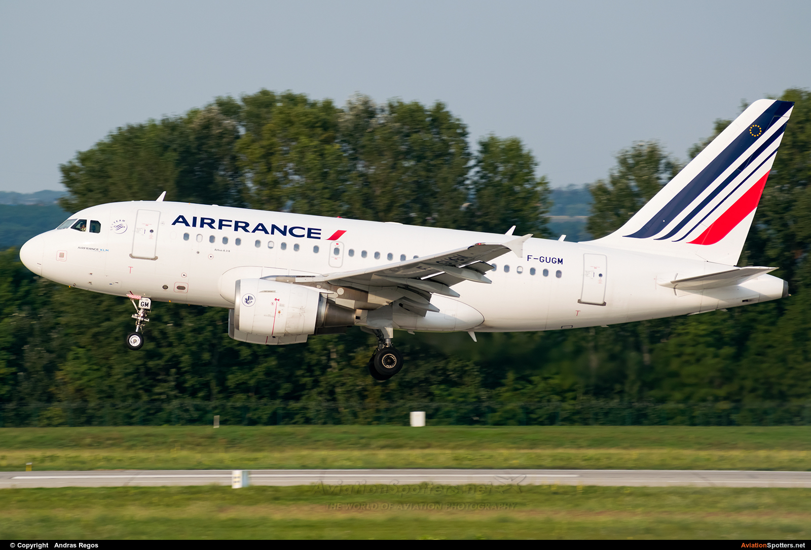 Air France  -  A318  (F-GUGM) By Andras Regos (regos)