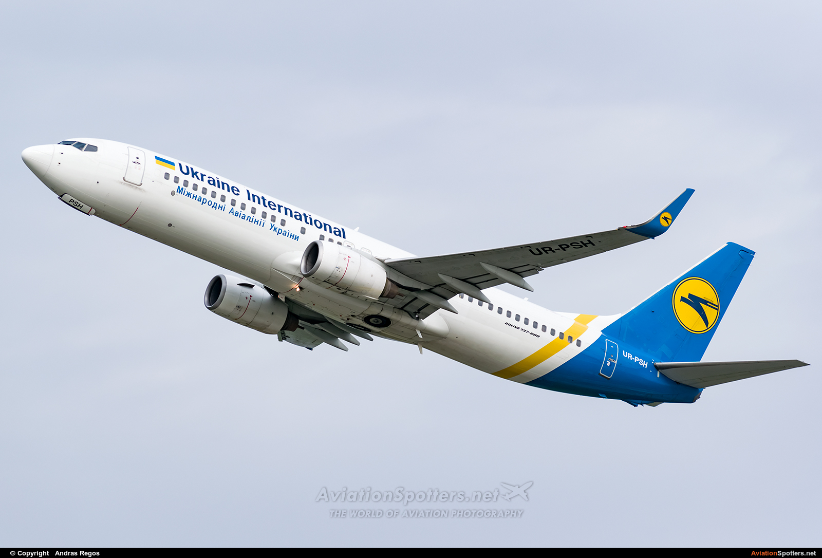 Ukraine International Airlines  -  737-800  (UR-PSH) By Andras Regos (regos)