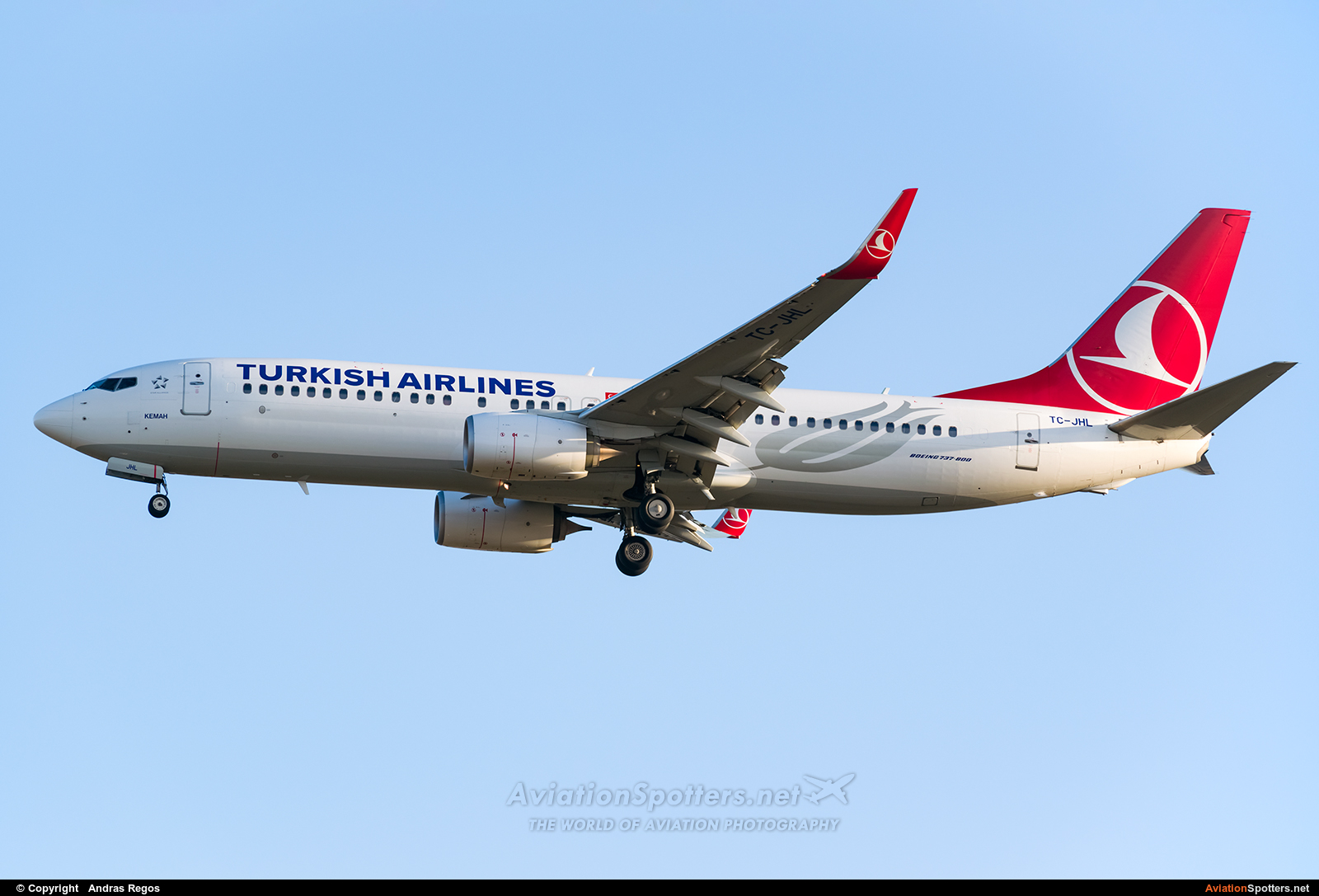 Turkish Airlines  -  737-800  (TC-JHL) By Andras Regos (regos)