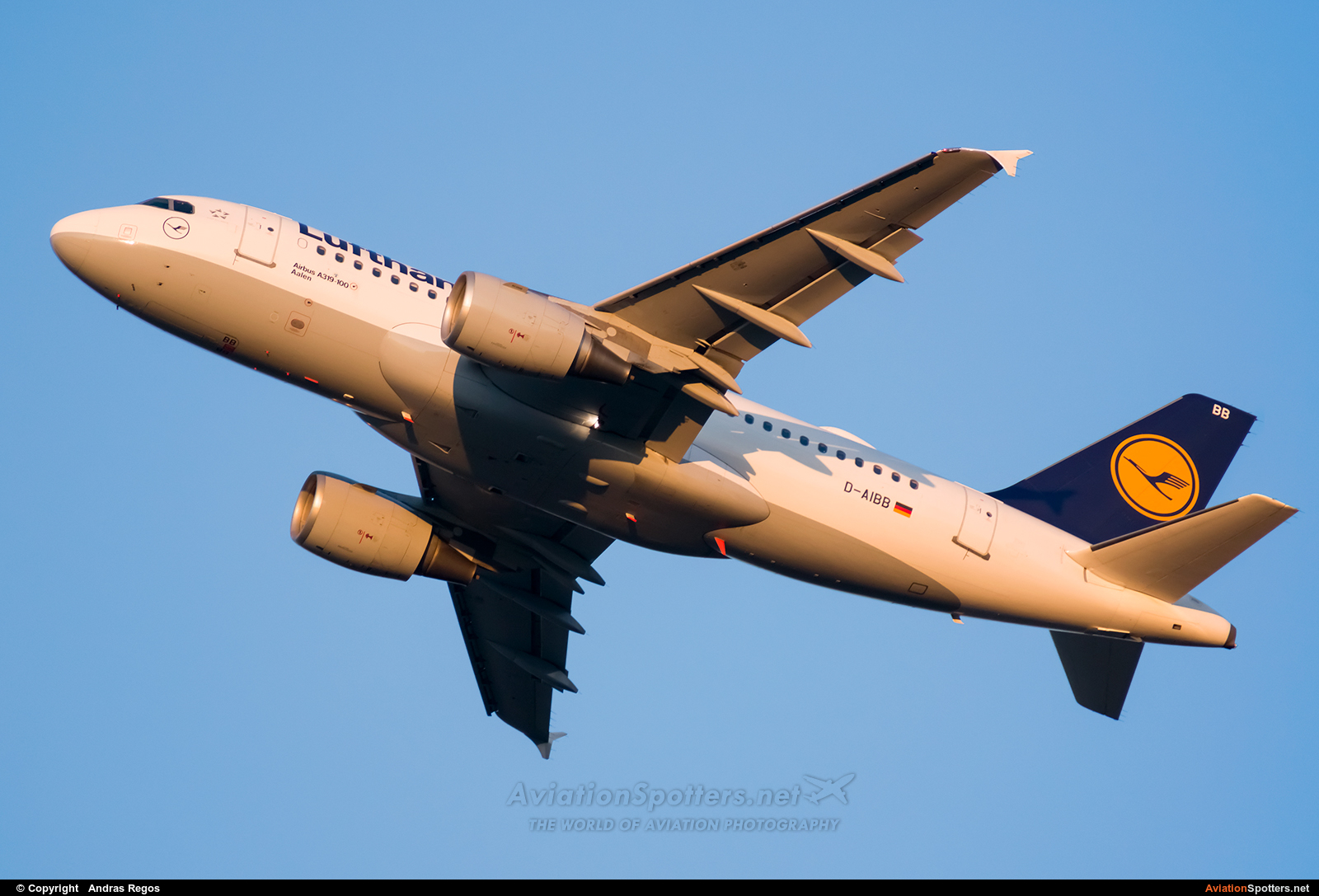Lufthansa  -  A319  (D-AIBB) By Andras Regos (regos)