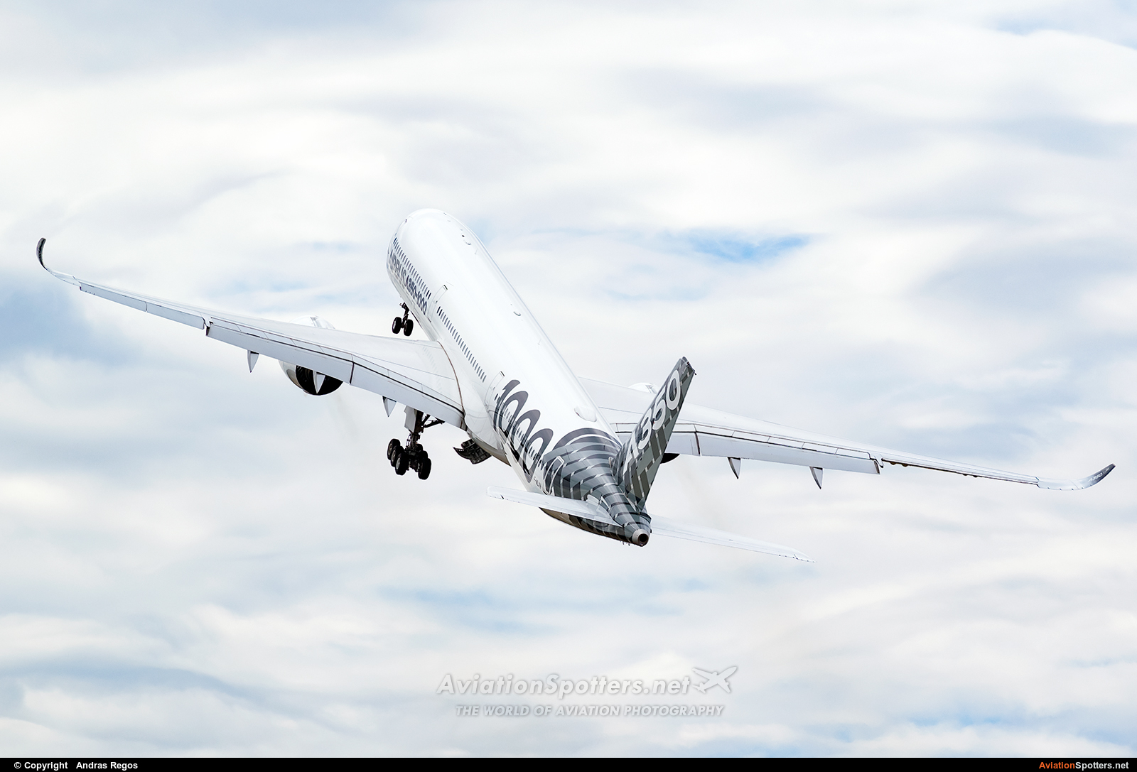 Airbus Industrie  -  A350-900  (F-WLXV) By Andras Regos (regos)