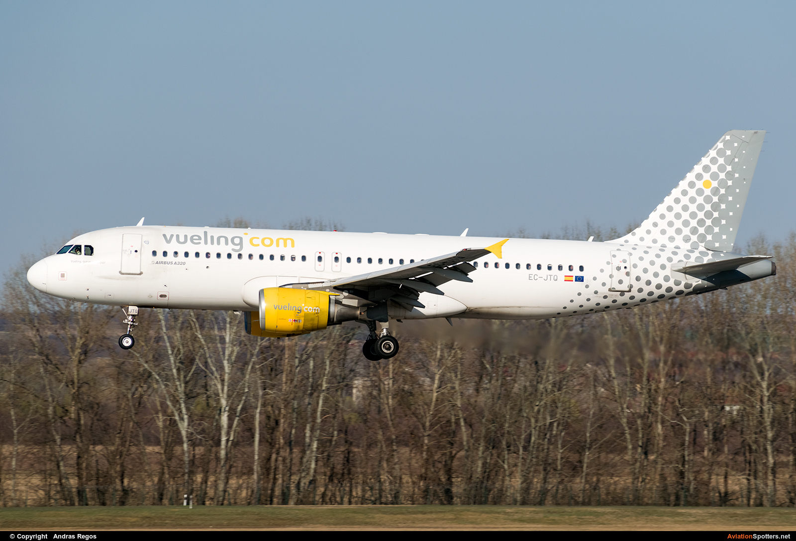 Vueling Airlines  -  A320-214  (EC-JTQ) By Andras Regos (regos)