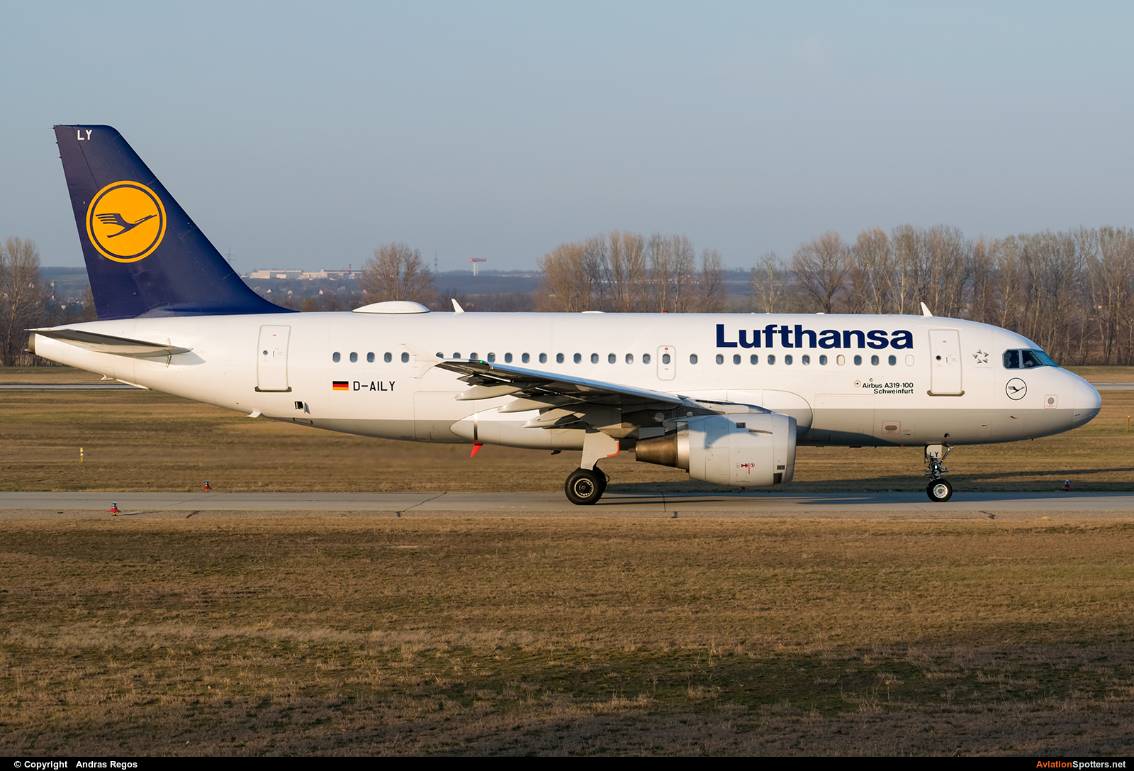 Lufthansa  -  A319-114  (D-AILY) By Andras Regos (regos)