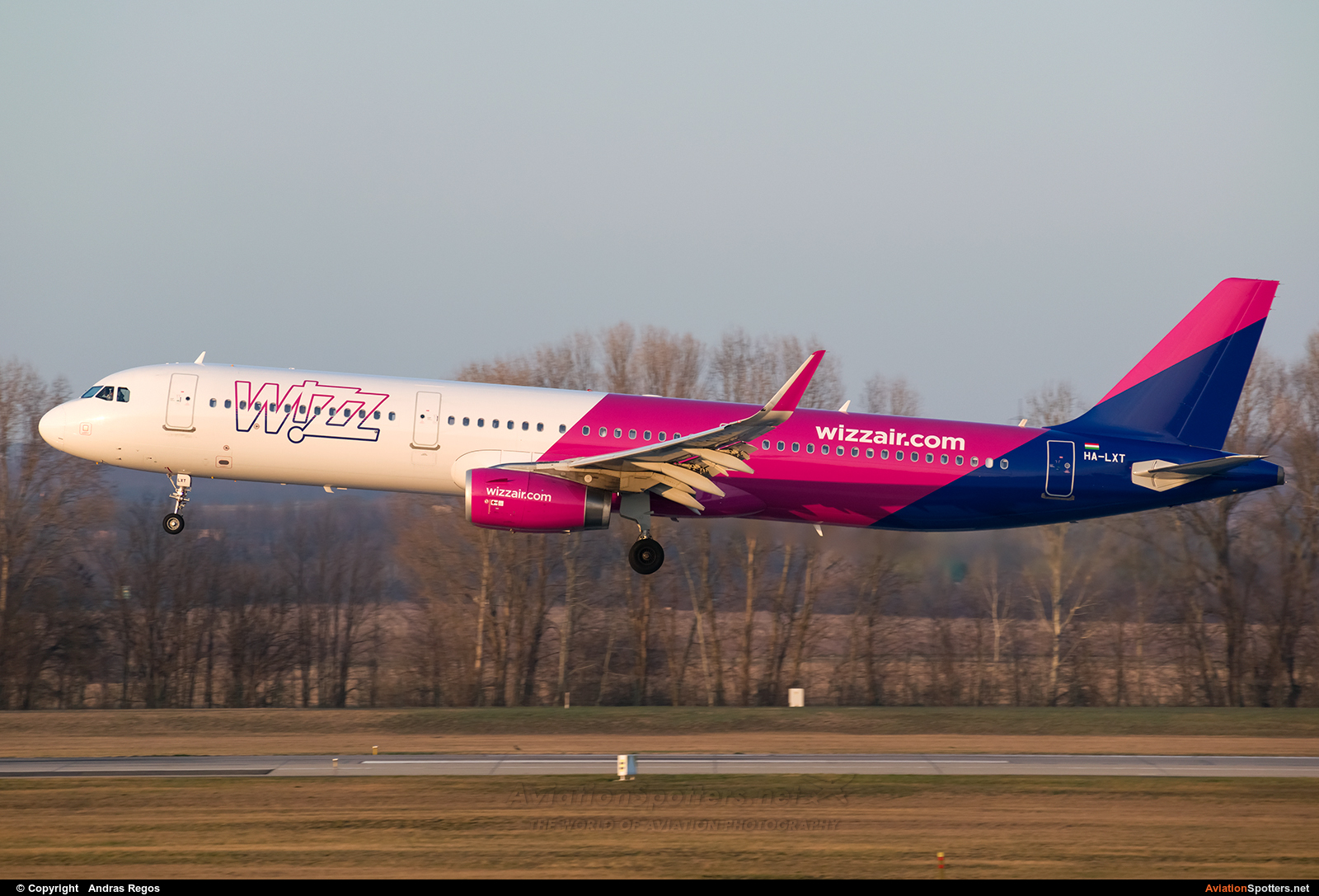 Wizz Air  -  A321-231  (HA-LXT) By Andras Regos (regos)