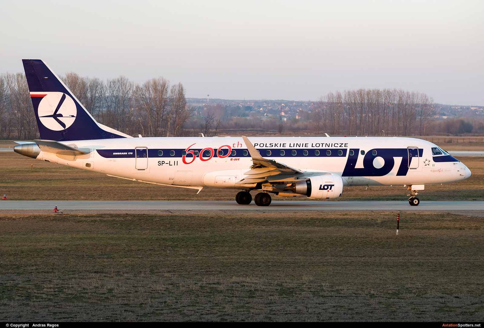 LOT - Polish Airlines  -  175LR  (SP-LII) By Andras Regos (regos)