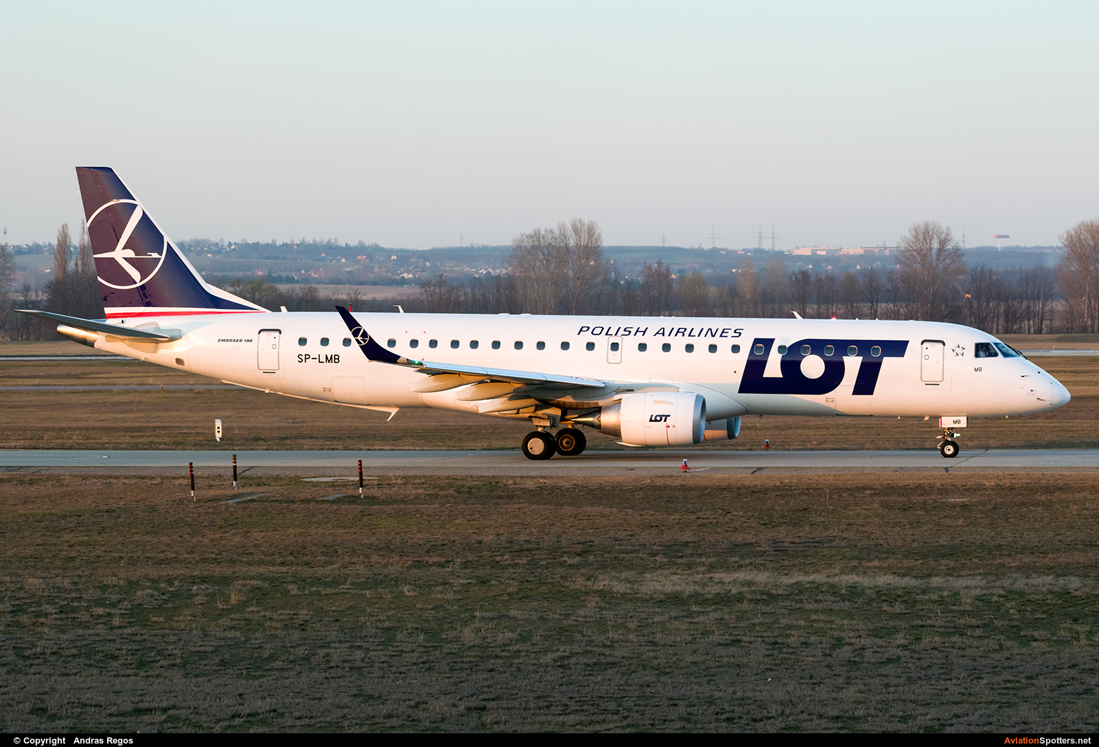 LOT - Polish Airlines  -  190  (SP-LMB) By Andras Regos (regos)