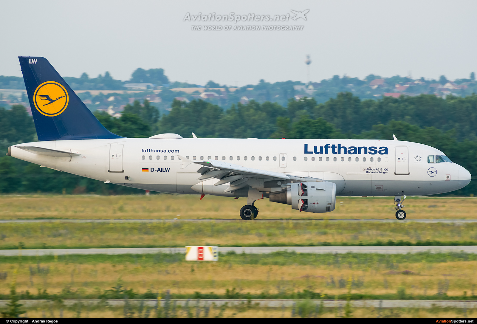 Lufthansa  -  A319-114  (D-AILW) By Andras Regos (regos)