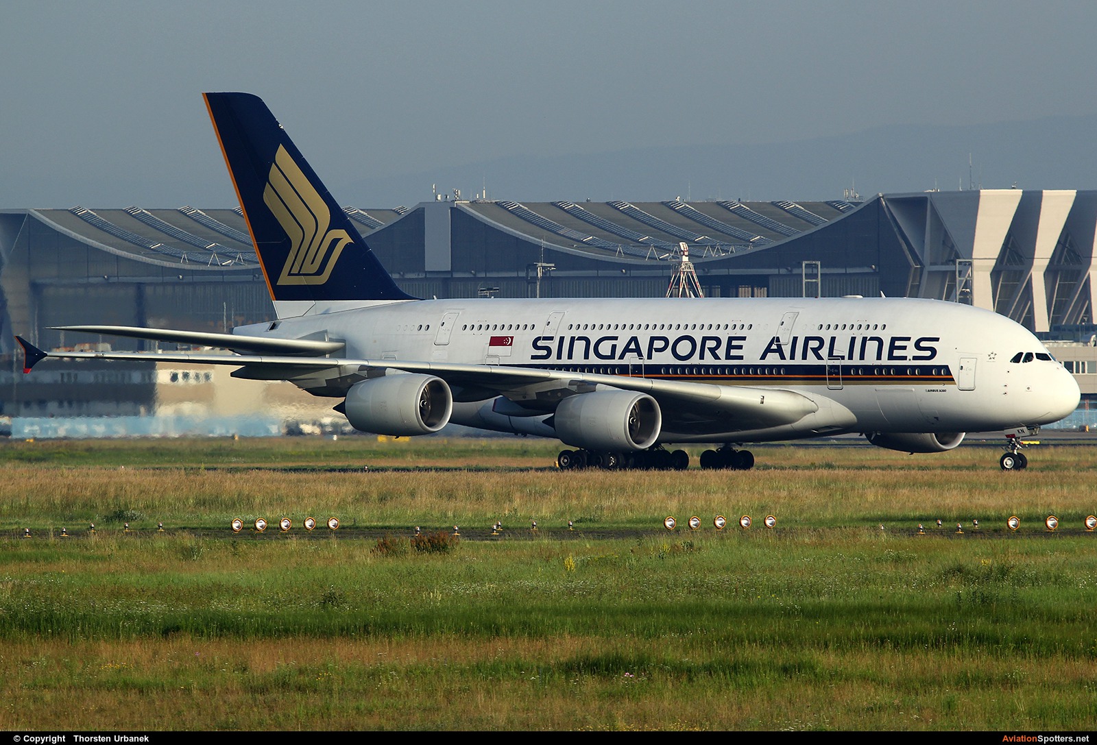 Singapore Airlines  -  A380  (9V-SKN) By Thorsten Urbanek (toto1973)